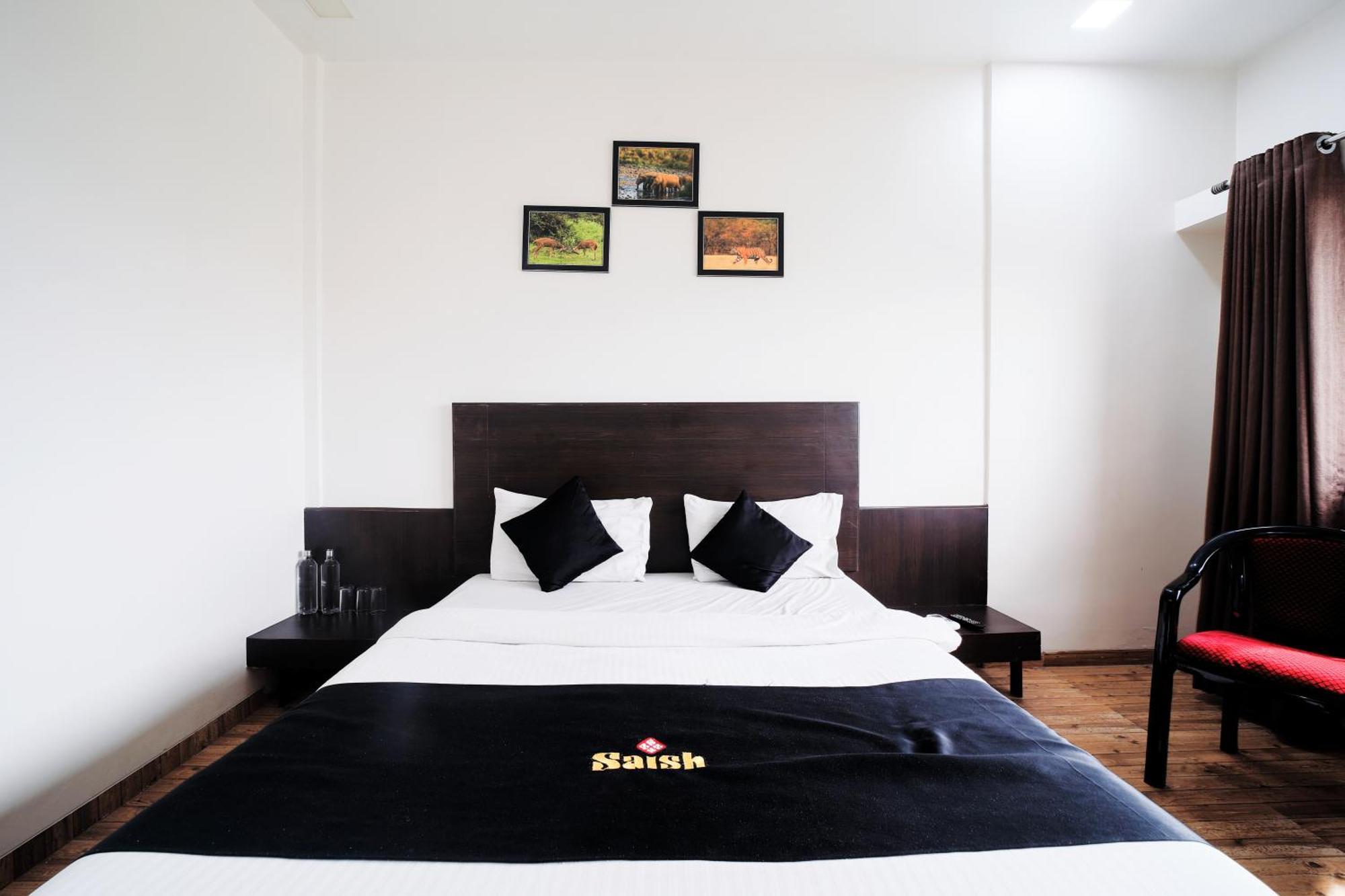 Saish Hotel Shirdi Habitación foto
