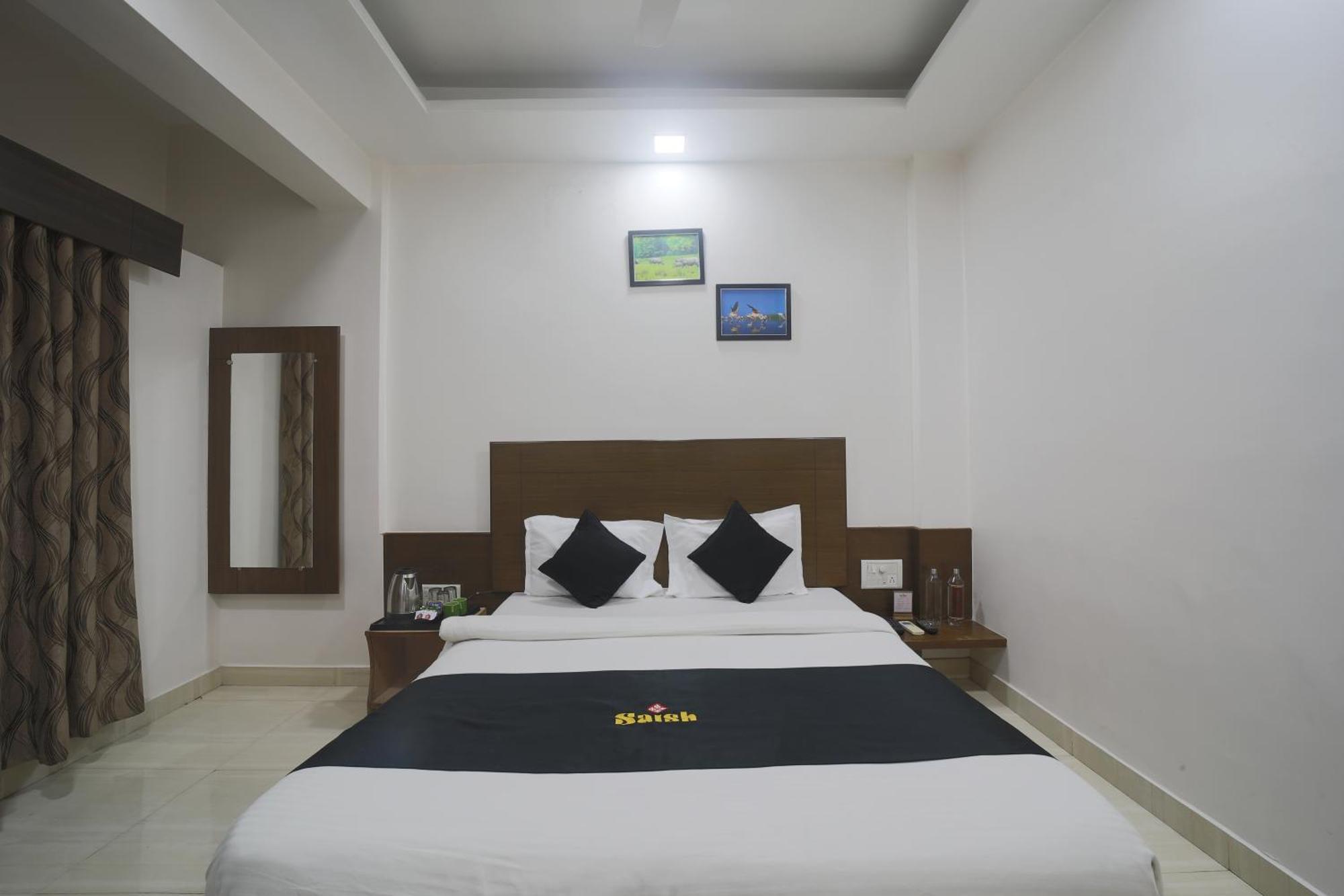 Saish Hotel Shirdi Exterior foto