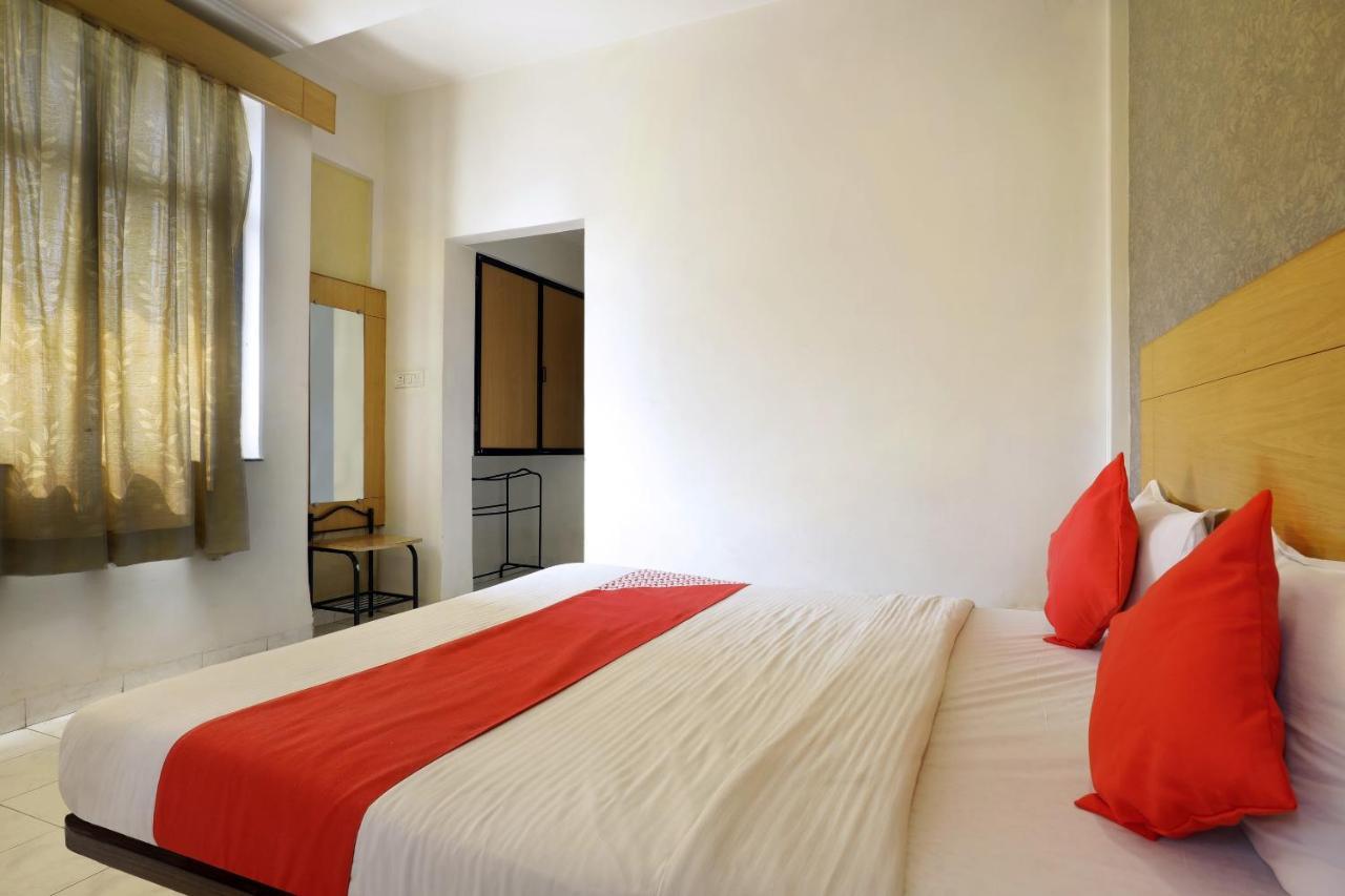 Saish Hotel Shirdi Exterior foto